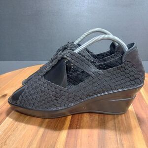Bernie‎ Mev Halle Womens Sz 9 Casual Wedge Black Woven Peep Toe